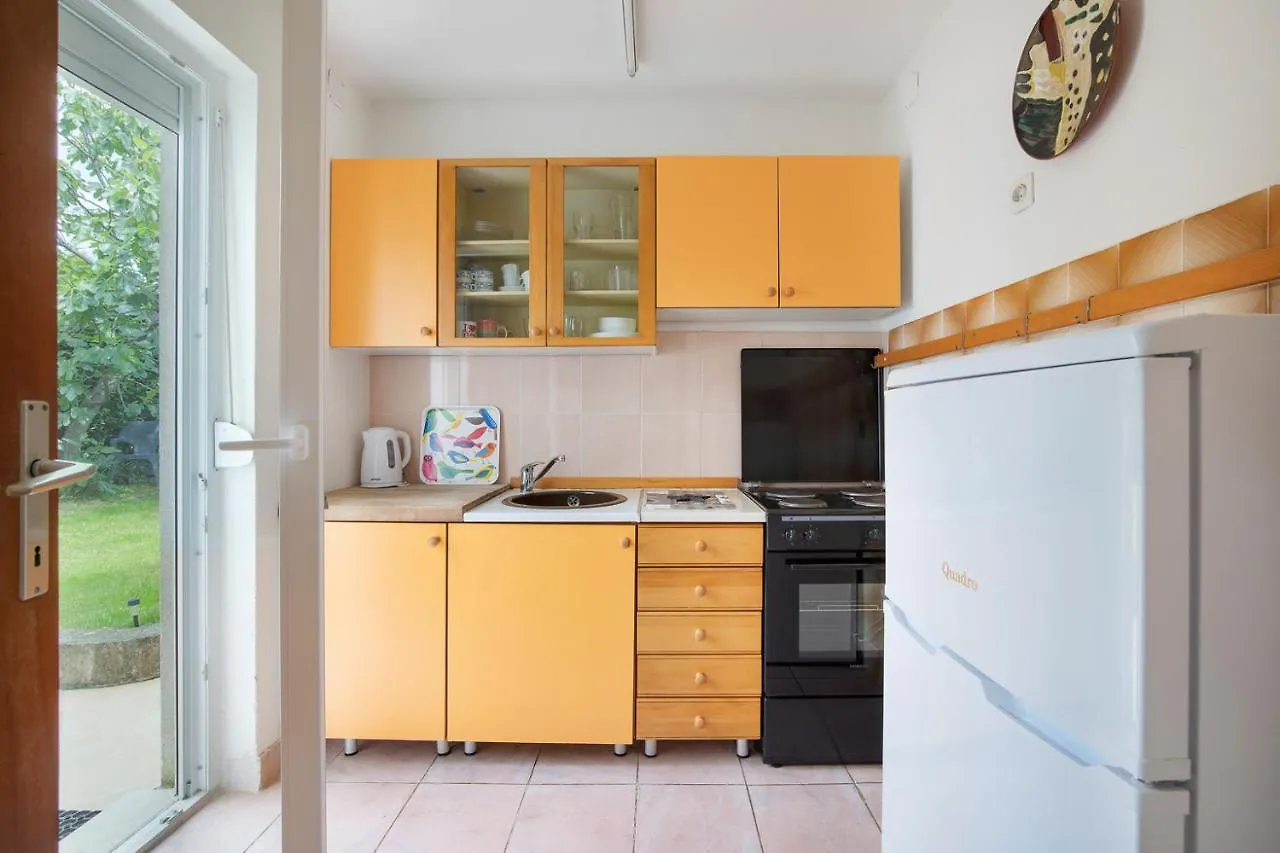 Lili Apartment Pula 0*,